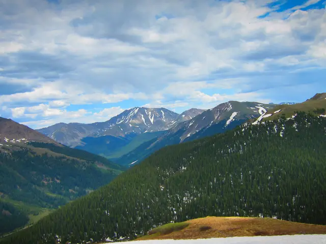 Fissure Emerges on Ocean Floor in the Atlantic